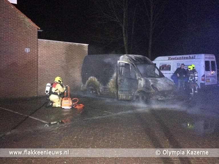 Bestelbus uitgebrand in Middelharnis