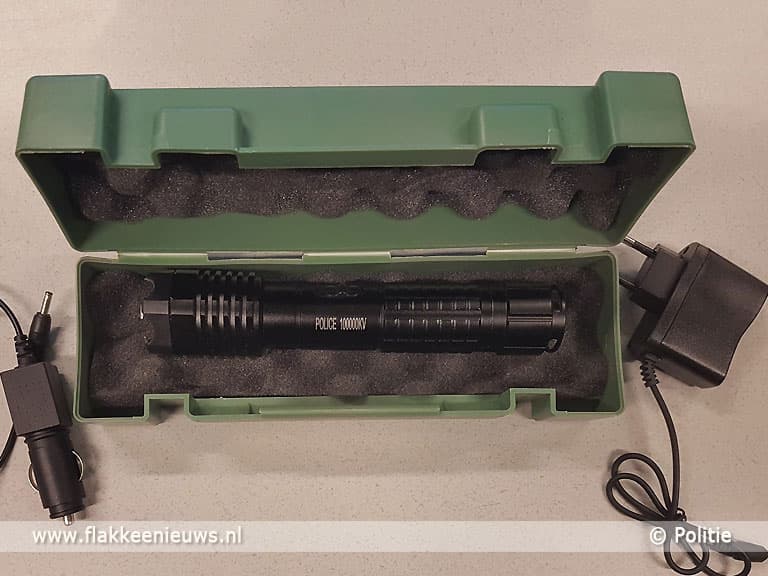 Stroomstootwapen aangetroffen in Den Bommel