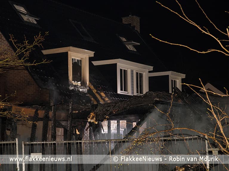 Grote brand bij huis in aanbouw