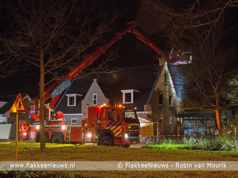 Grote brand bij huis in aanbouw