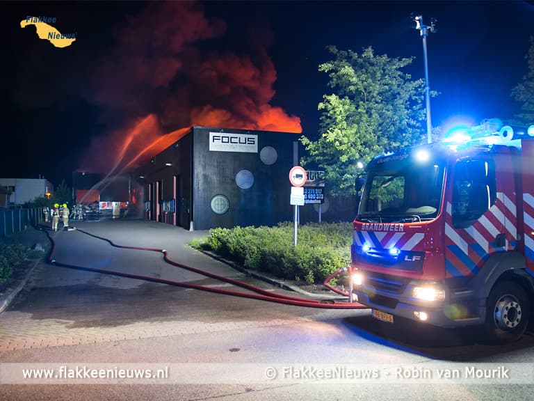 Uitslaande brand in bedrijfsverzamelgebouw