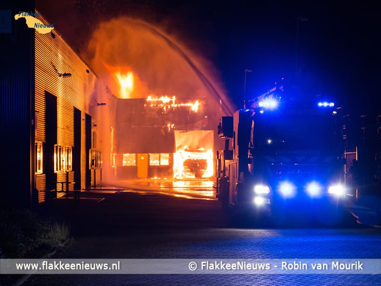 Uitslaande brand in bedrijfsverzamelgebouw