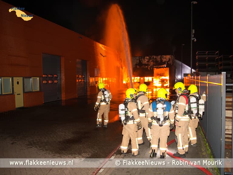 Uitslaande brand in bedrijfsverzamelgebouw
