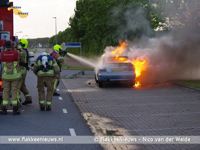 Auto in lichterlaaie bij windkracht 7