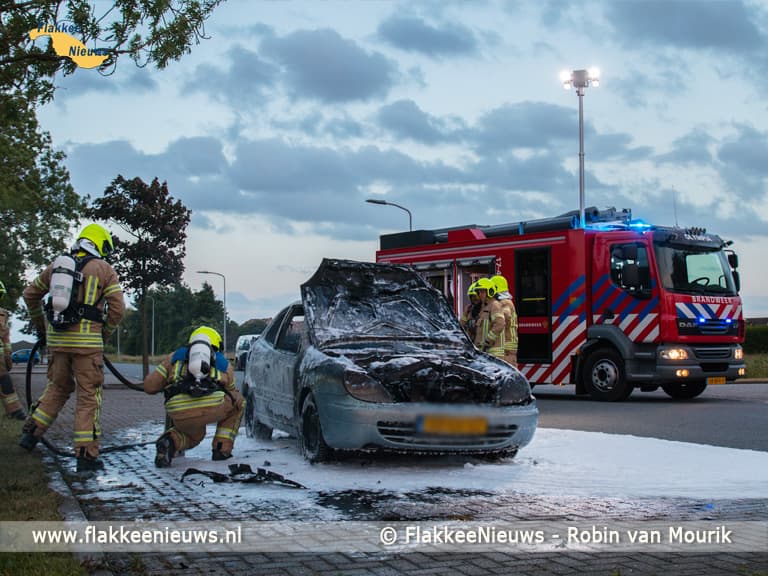 Auto in lichterlaaie bij windkracht 7