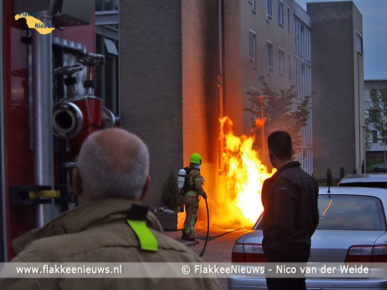 Wakker door brand bij de voordeur