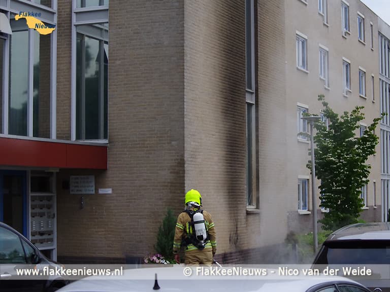 Wakker door brand bij de voordeur