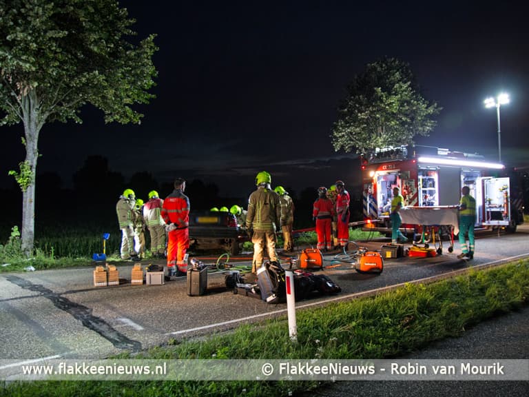 Zwaar gewonde bij aanrijding tegen boom