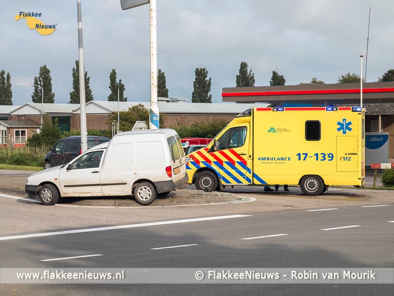 Twee voertuigen op elkaar bij Nieuwe-Tonge