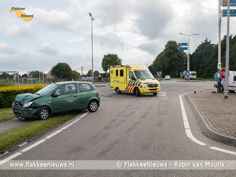 Twee voertuigen op elkaar bij Nieuwe-Tonge