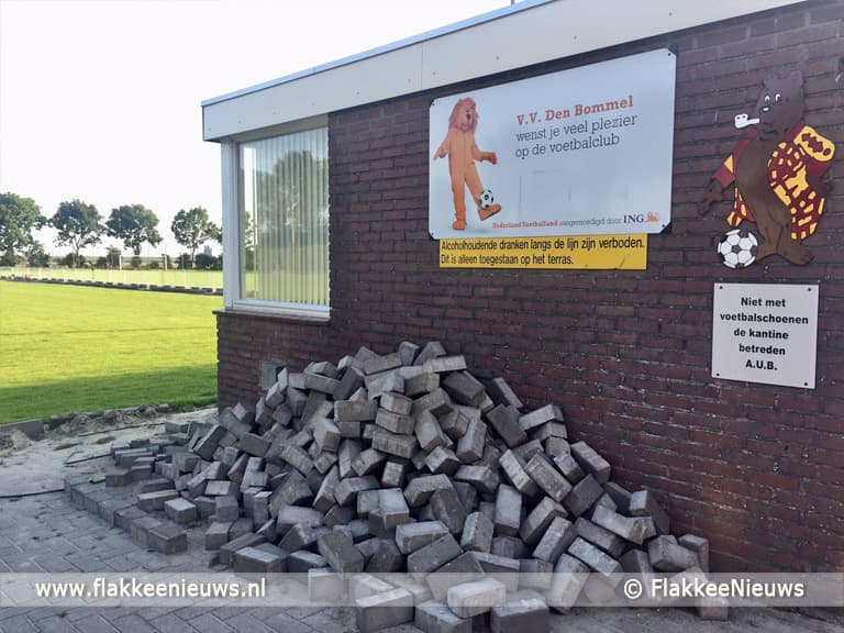 Nieuwe voetbalvelden Den Bommel en Oude-Tonge bijna gereed