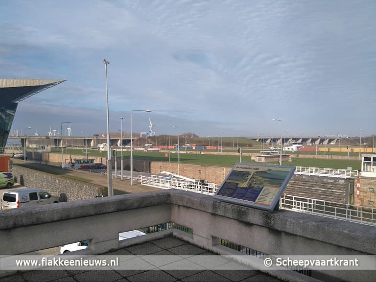Kortere wachttijden Volkeraksluizen dankzij extra schuif