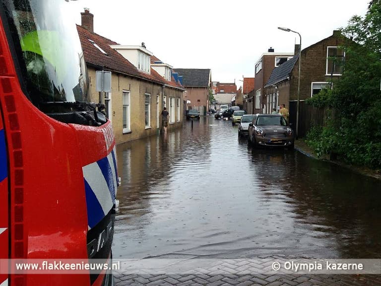Wolkbreuk boven Middelharnis zorgt voor overlast