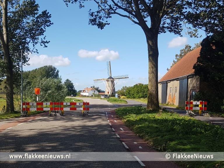 Molendijk bij Den Bommel afgesloten voor verkeer