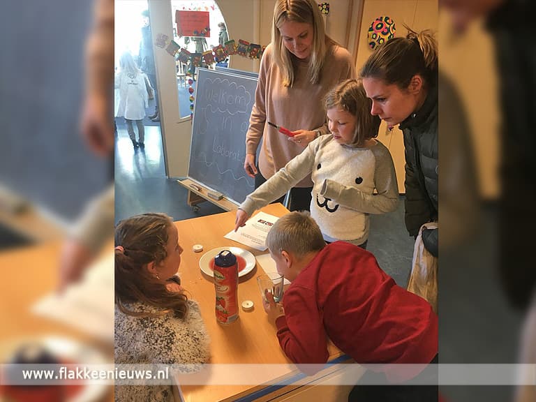 Gezellige drukte in het laboratorium van Ollie