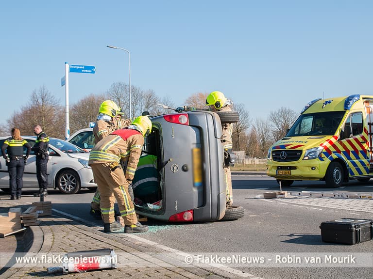 Auto op z’n kant bij ongeval Doetinchemsestraat