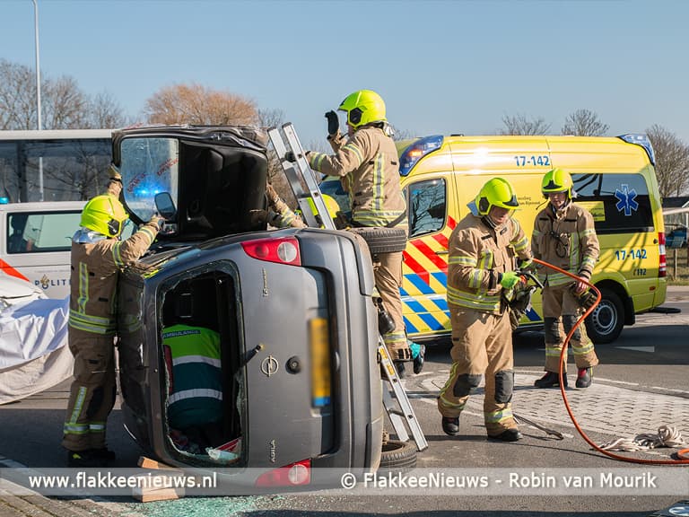 Auto op z’n kant bij ongeval Doetinchemsestraat