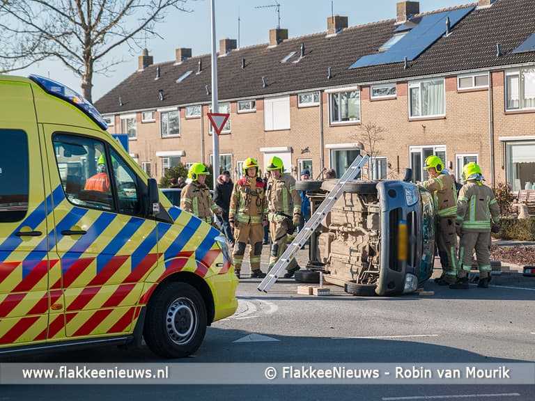 Auto op z’n kant bij ongeval Doetinchemsestraat