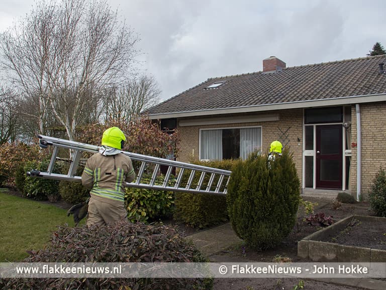 Vonken uit schoorsteen in Ooltgensplaat