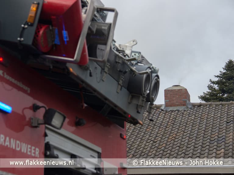 Vonken uit schoorsteen in Ooltgensplaat