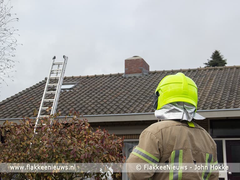 Vonken uit schoorsteen in Ooltgensplaat