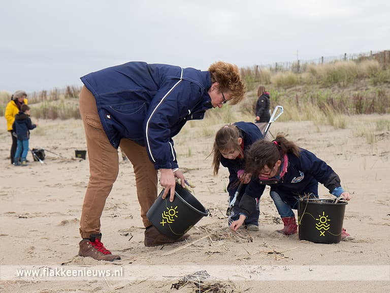Bijzondere strandjutters gezocht langs de Brouwersdam