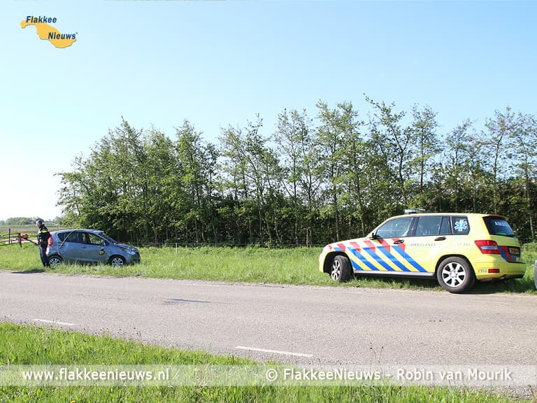 Auto over de kop bij Den Bommel