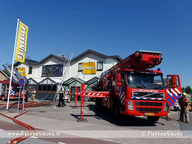 Uitslaande brand aan de Molenweg in Ouddorp