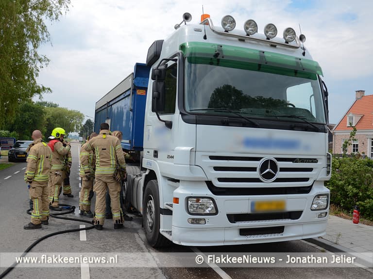 Brandweer rukt uit voor vrachtautobrand