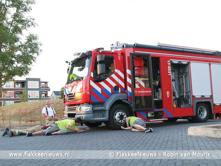 Kitten na twee dagen bevrijd uit auto