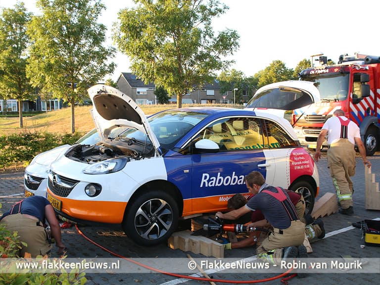 Kitten na twee dagen bevrijd uit auto