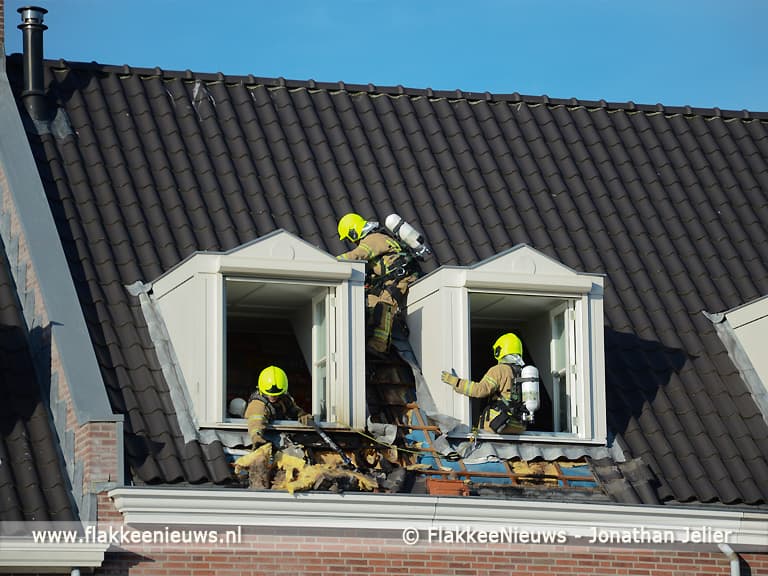 Brandweer rukt uit voor brand op zolder in Sommelsdijk