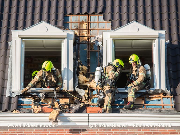 Brandweer rukt uit voor brand op zolder in Sommelsdijk