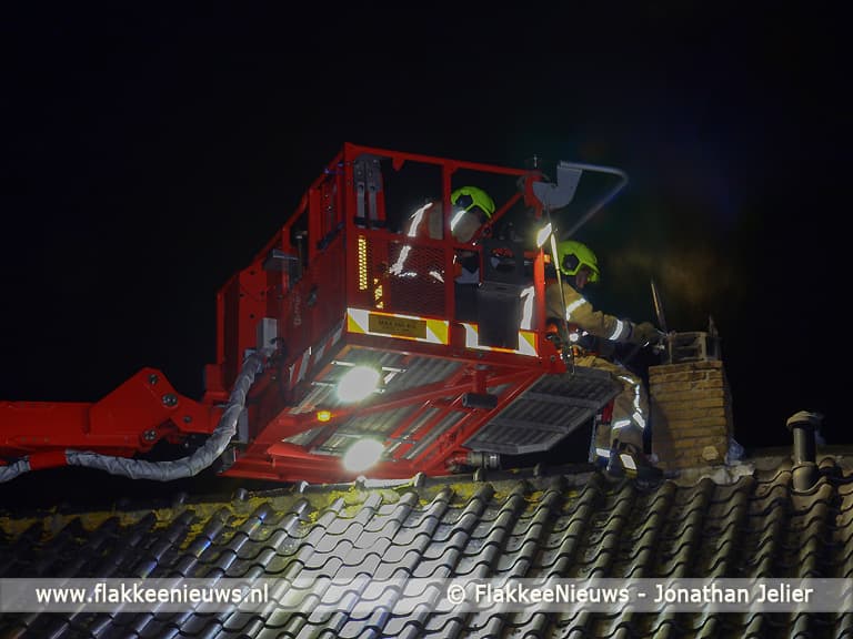 Brandweer rukt uit voor schoorsteenbrand Dirksland