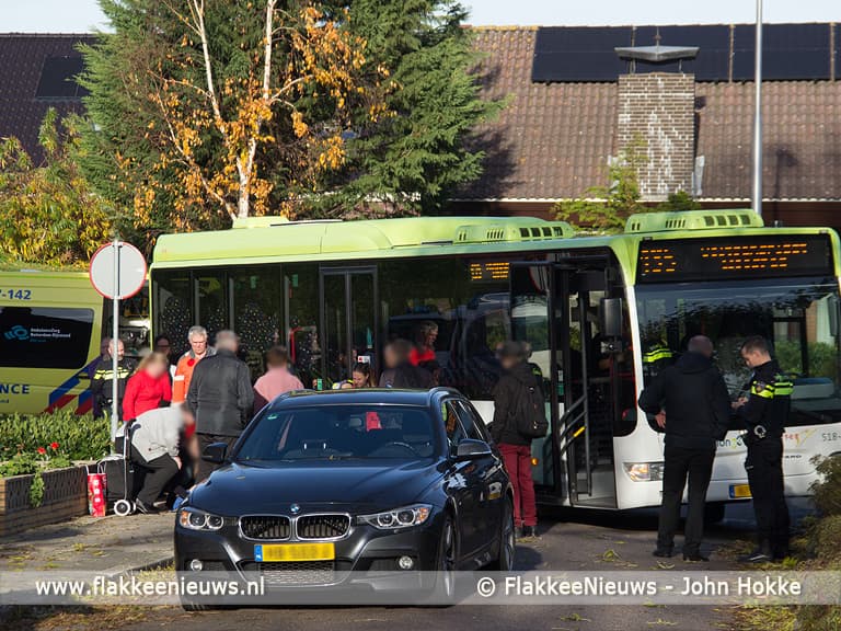 Jongen gewond bij aanrijding met bus in Ooltgensplaat