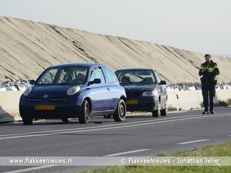 Rijbaan N215 Dirksland-Melissant tijdelijk afgesloten door ongeval