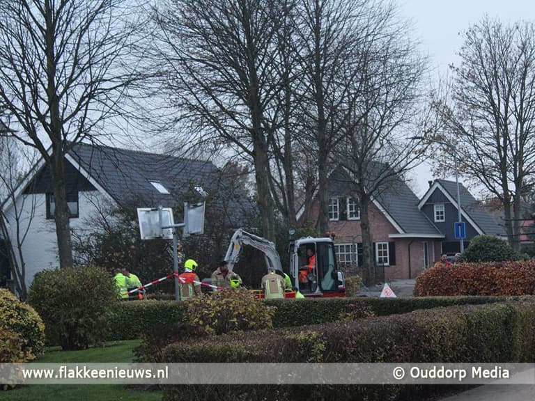 Ontsnapt gas trekt door riolering Duinkerkerweg Ouddorp
