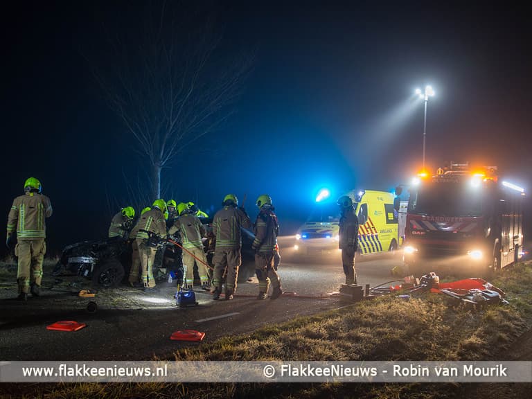 Hulpdiensten bevrijdden zwaargewond slachtoffer uit auto