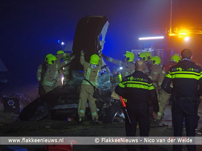 Hulpdiensten bevrijdden zwaargewond slachtoffer uit auto
