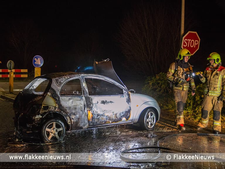 Auto in vlammen op in Melissant