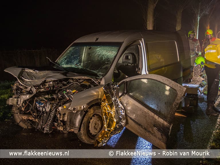Persoon uit auto geslingerd bij ongeval Achthuizen