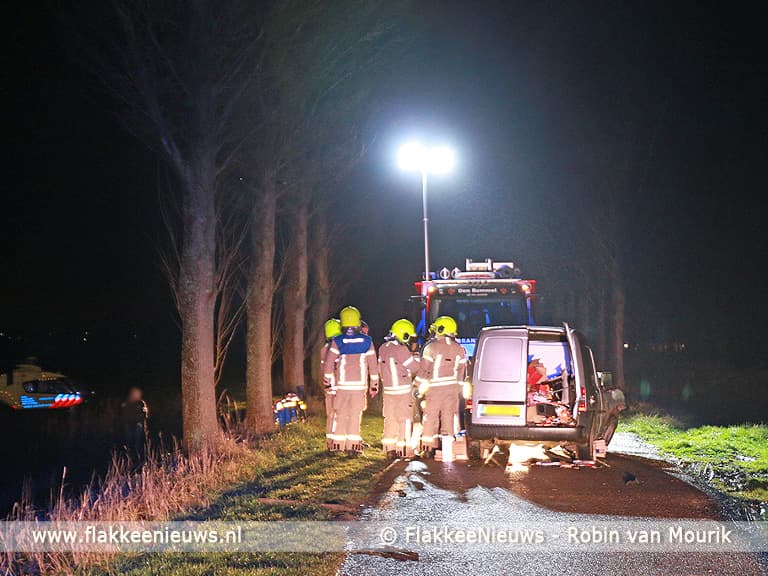 Persoon uit auto geslingerd bij ongeval Achthuizen