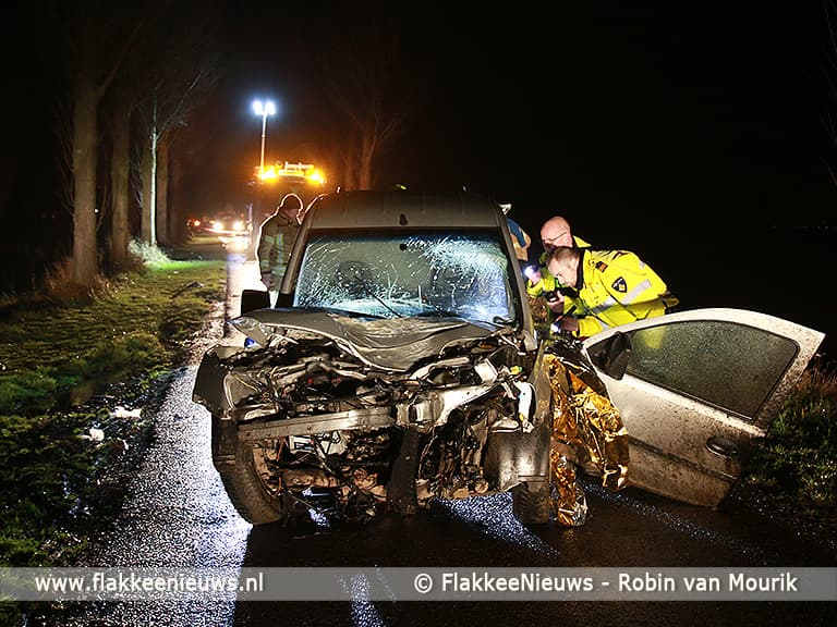 Persoon uit auto geslingerd bij ongeval Achthuizen