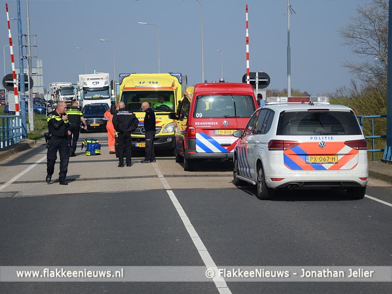 Scooterrijder gewond na botsing met slagboom