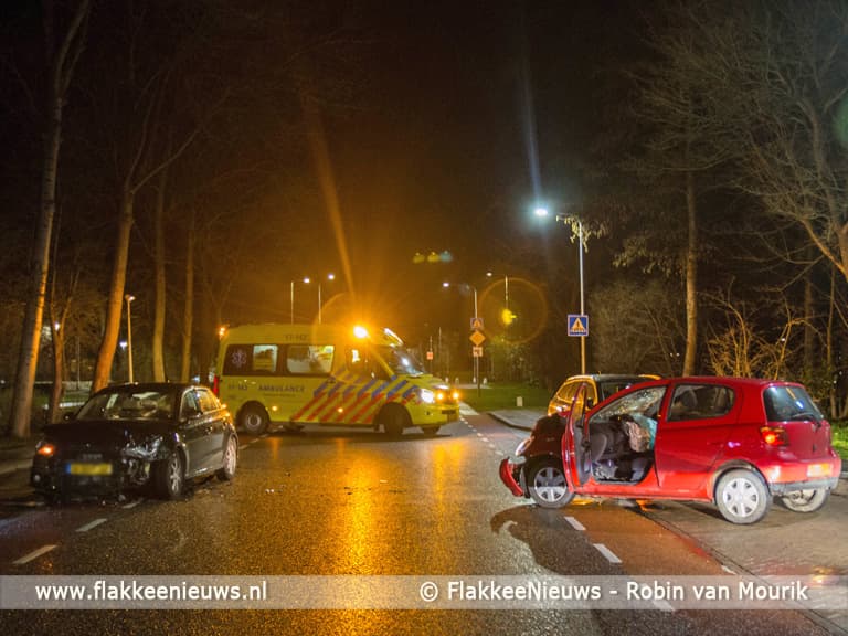 Twee auto's in botsing op de Koningin Julianaweg