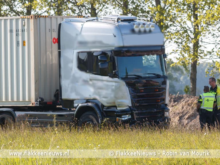 Vrouw zwaargewond bij aanrijding op Staakweg Dirksland