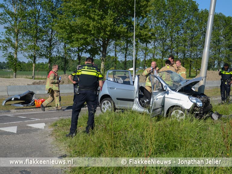 Vrouw zwaargewond bij aanrijding op Staakweg Dirksland