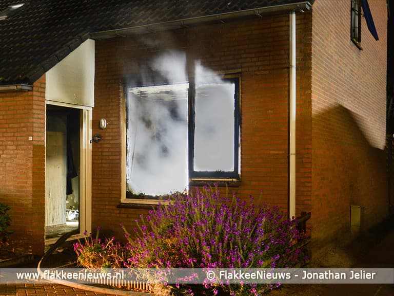 Uitslaande brand in woonhuis Oude-Tonge