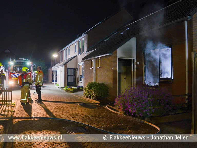 Uitslaande brand in woonhuis Oude-Tonge