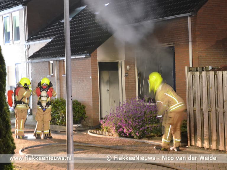 Uitslaande brand in woonhuis Oude-Tonge